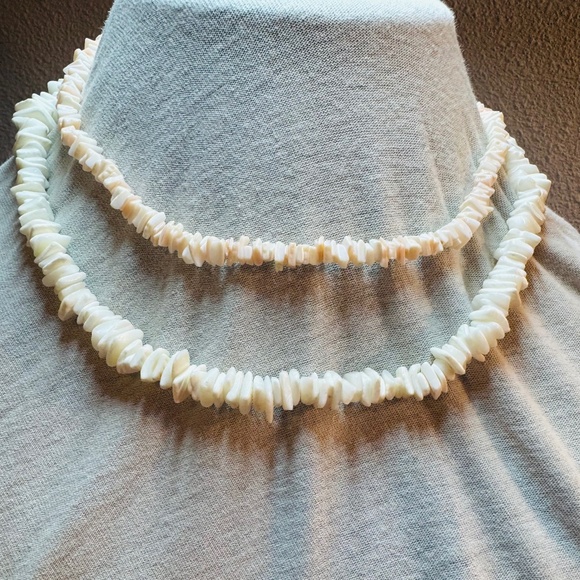 Two Shell Colors Necklace Bundle - Picture 1 of 6